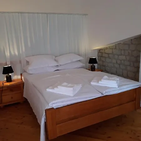 Apartment Oliva Seget Vranjica
